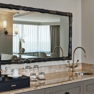 LUX_ATLLU_buckheadsuitewetbarEXKS