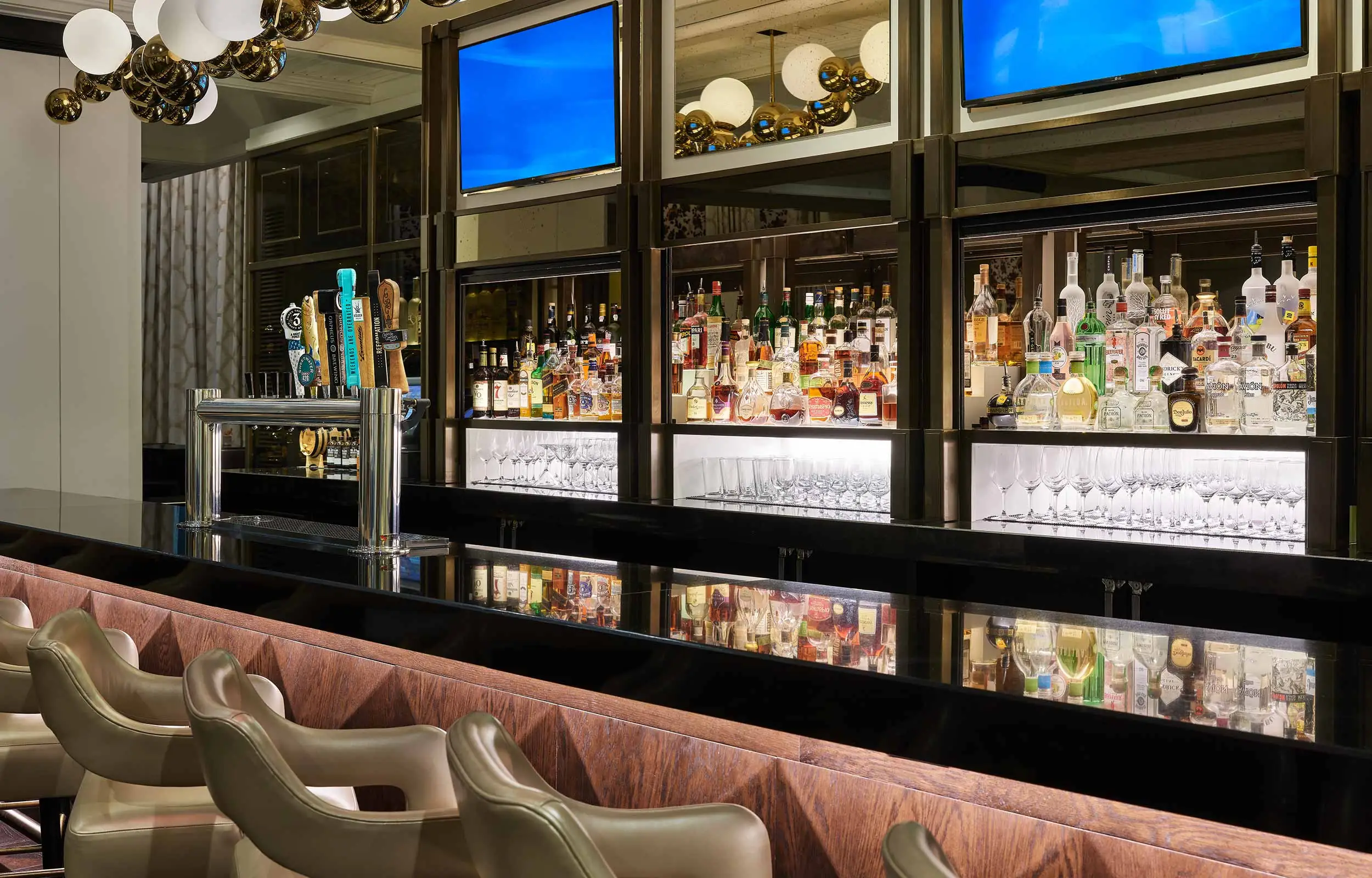 https://thewhitleyhotel.com/wp-content/uploads/2024/04/Bar-1.jpg
