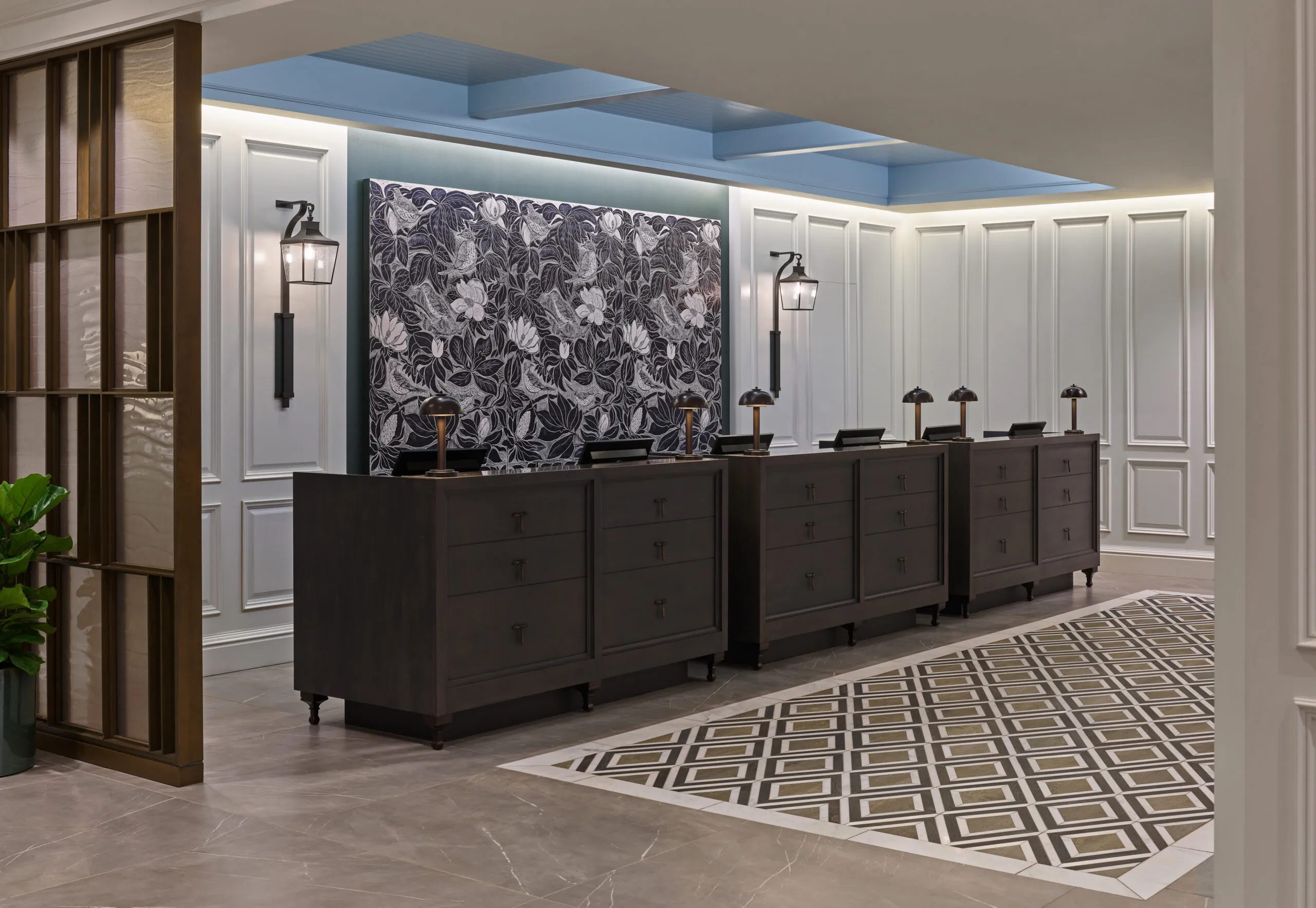 https://thewhitleyhotel.com/wp-content/uploads/2024/04/LUX_ATLLU_frontdesk-scaled.jpg